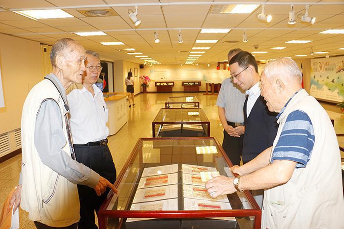 本所高秉涵律師與陳榮哲律師受邀至參觀兩岸交流30周年郵票特展